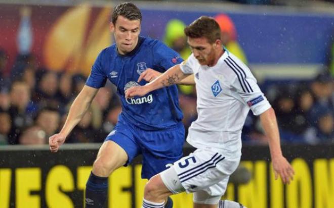 Antunes, jugando contra el Everton.