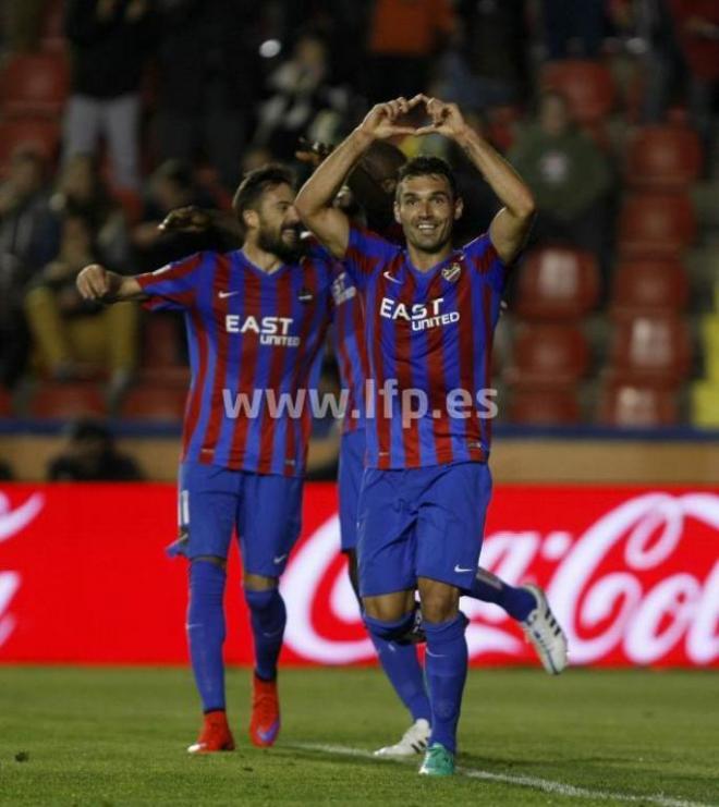Barral marcó ante la mirada de Husillos.