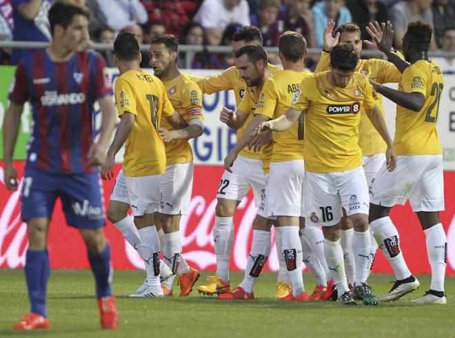 El Espanyol celebra el primer gol en Ipurúa.