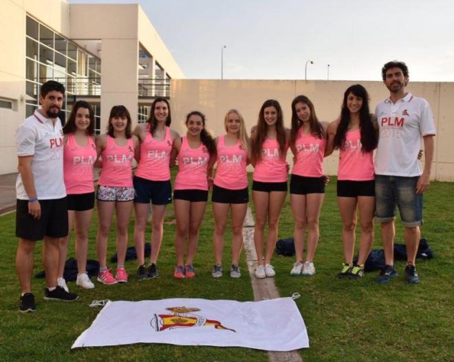 Foto del equipo con los técnicos Del Castillo y Santiago.