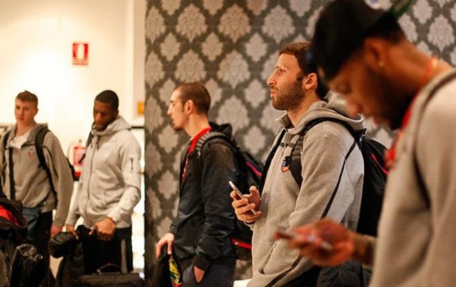 Los jugadores del CSKA, a su llegada al aeropuerto de Málaga.