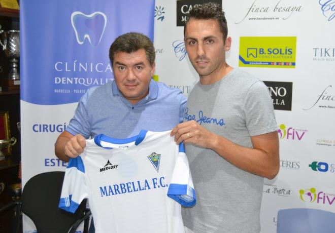Juanfri, con el presidente del Marbella FC Alexander Grinberg