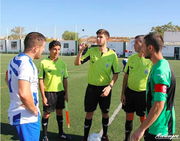 Samuel, a la izquierda, en un partido con el Alhaurín.