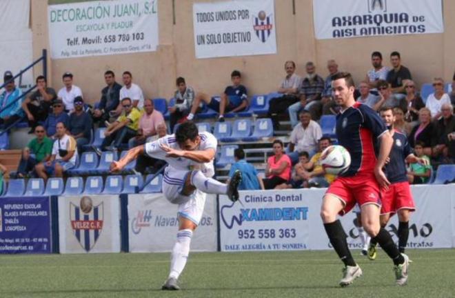 Un lance del partido Vélez-Español. / Foto: Jesús Hurtado