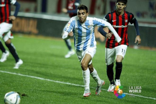 Horta conduce un balón.