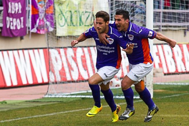 Javi López, celebrando un gol con el Guadalajara.