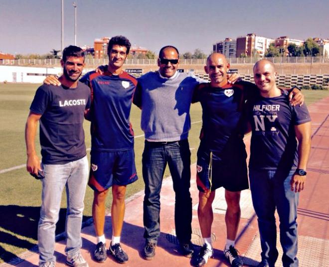 Salva y su cuerpo técnico, con Paco Jémez.