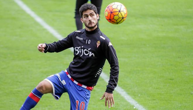 Nacho Cases, calentando antes de un partido.