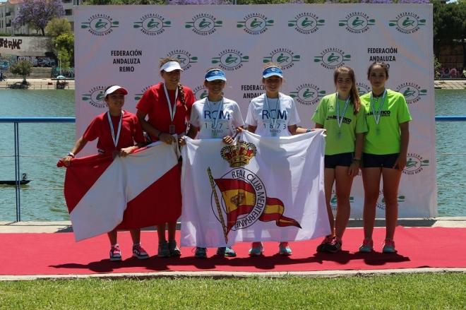 Las remeras del Mediterráneo, con sus medallas.