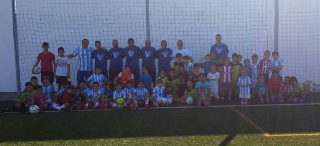 Basti, monitores y participantes en el Campo del Almargen.