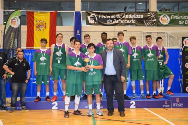 El Unicaja, con el trofeo de subcampeón.