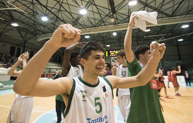 Alegría tras ganar al Covirán.