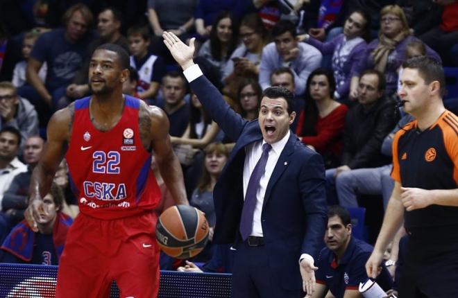 Dimitris Itoudis, entrenador del CSKA de Moscú, durante el partido.