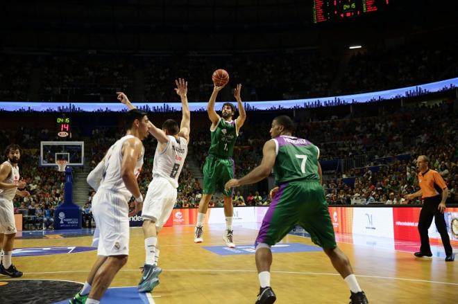 Dani Díez machacó al Madrid desde el perímetro.