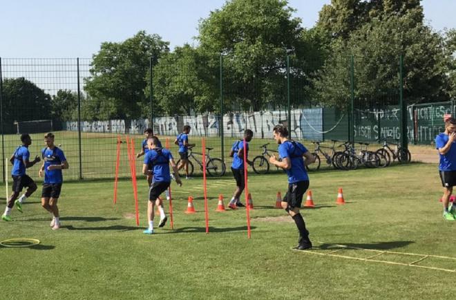 Kuzmanovic, entrenando con el Basilea.