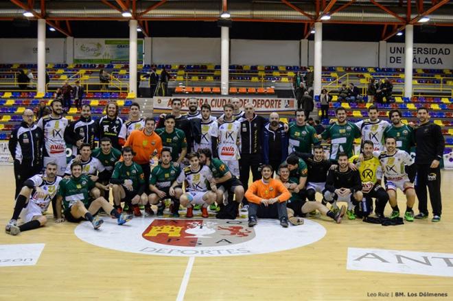 Foto de familia al final del partido.