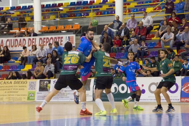 Lance del partido de ida en Antequera.