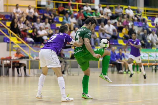 Un lance del partido en el Argüelles.