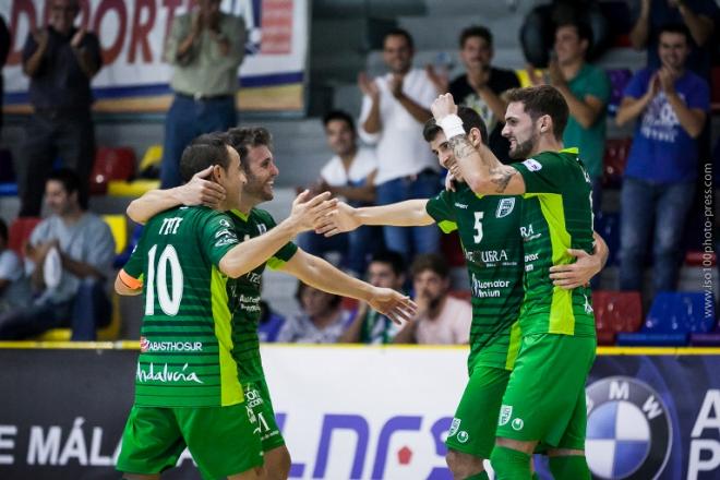 Celebración de uno de los goles ante el Narón.