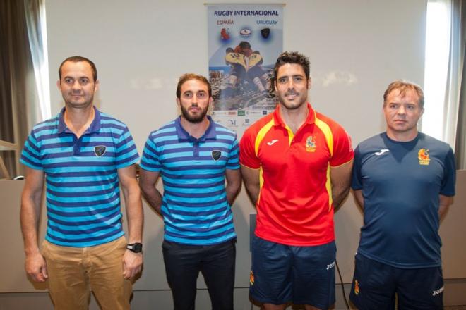 Capitanes y seleccionadores del España y Uruguay.