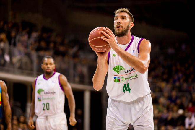 Musli lanza un tiro libre en Andorra.