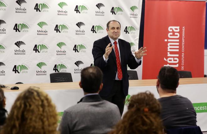 Fernando Alberca, en su charla en Los Guindos.