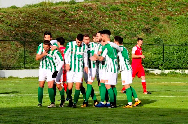 El Antequera celebra un gol al Martos (Foto: @AntequeraCF).