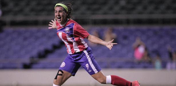 Karina Socarrás, celebrando un gol con Puerto Rico.