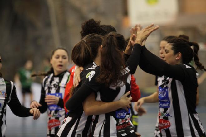 El equipo, celebrando un triunfo.