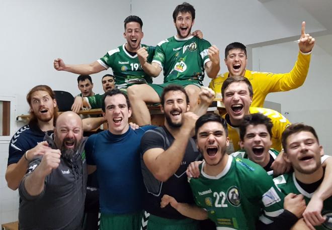 El equipo celebra el triunfo en Lanzarote.