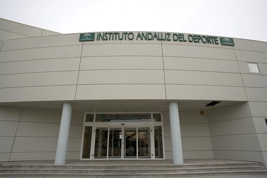Fachada del Instituto Andaluz del Deporte en Málaga.