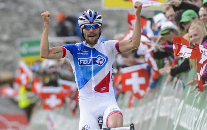 Pinot entra en la historia del Tour con su triunfo en Alpe d'Huez.