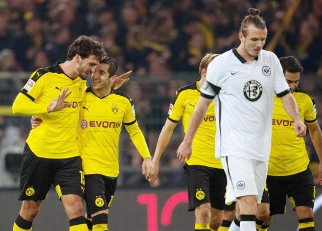 Los jugadores del Dortmund celebran el gol de Hummels.