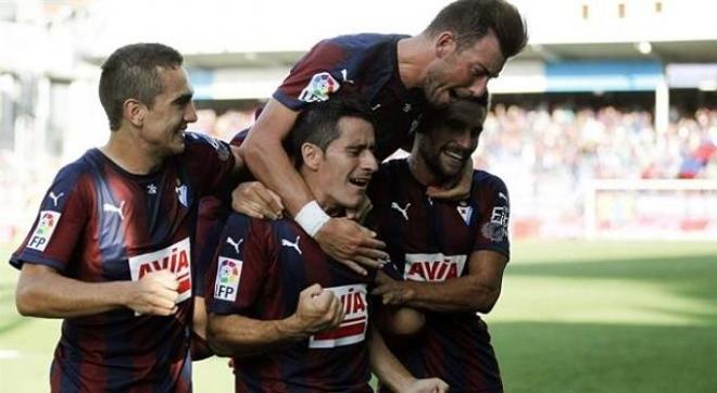 El Eibar celebra uno de los goles.