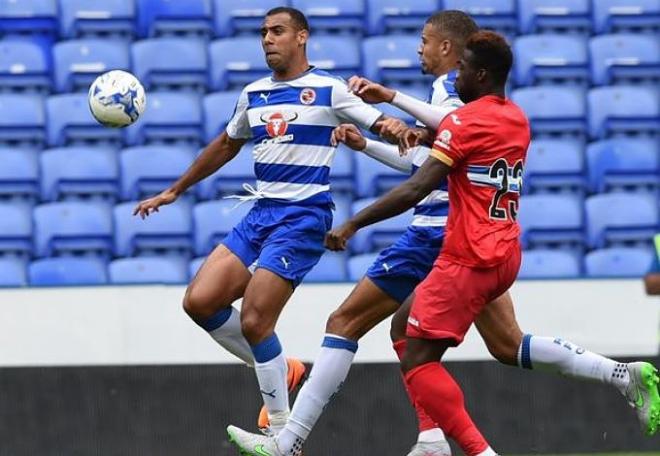 Partido con incidentes entre el Reading y Espanyol.