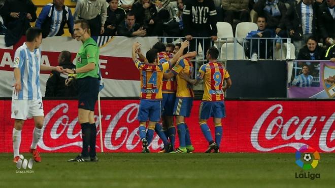 Los de Neville celebran uno de los goles.