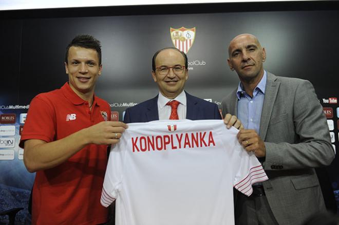 Konoplyanka, en su presentación como jugador del Sevilla.