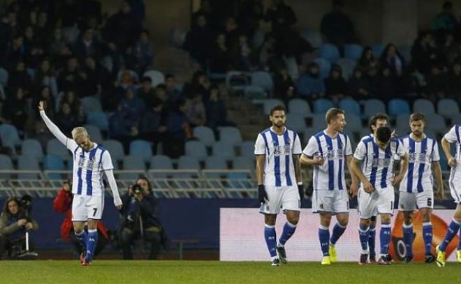 Juanmi celebra su tanto en Anoeta.