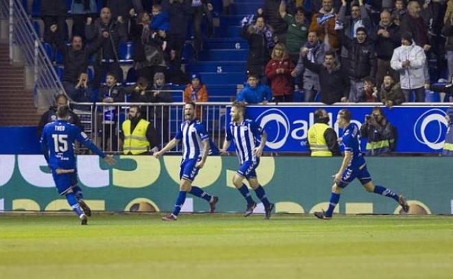 Édgar celebra el tanto alavesista.