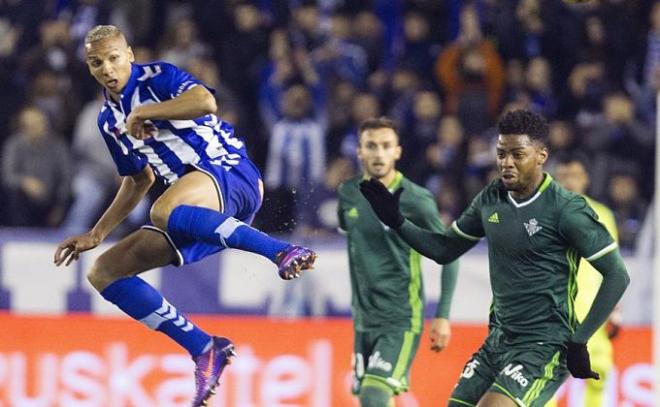 Deyverson salta en el Alavés-Betis.