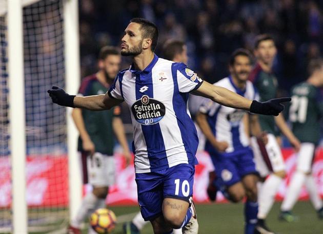 Andone celebra su gol.