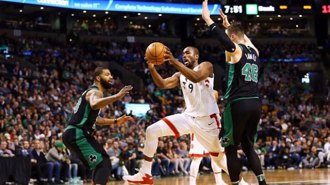 Ibaka, en el duelo ante los Celtics.