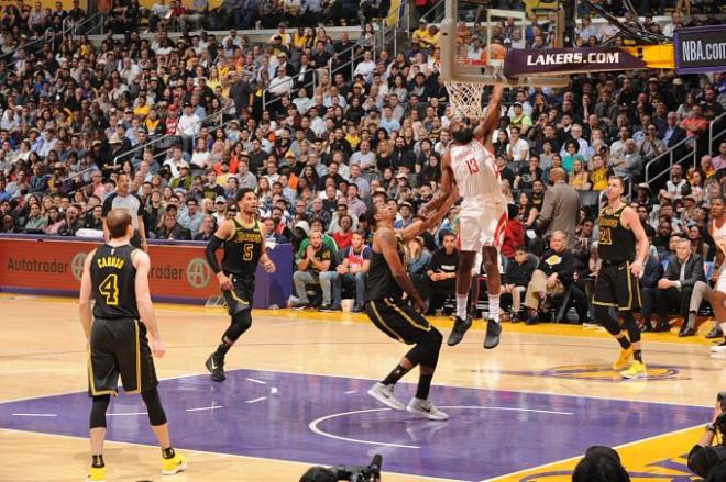 Harden volvió a liderar a los Rockets.