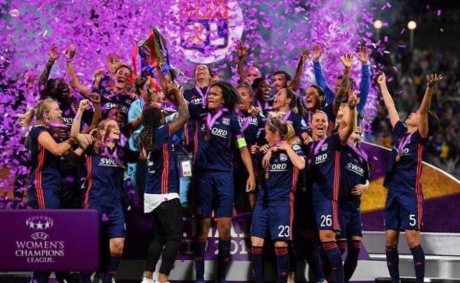 Las jugadoras del Olympique de Lyon celebran la victoria.