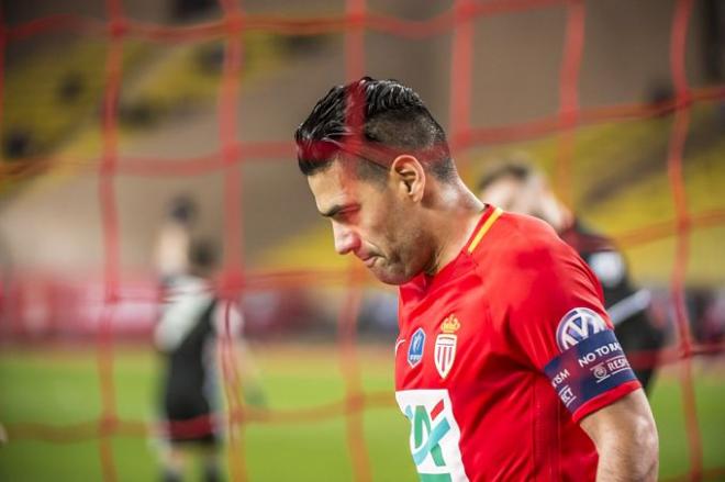Falcao se lamenta tras el partido.