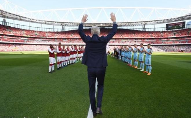 Wenger, homenajeado en el Emirates.