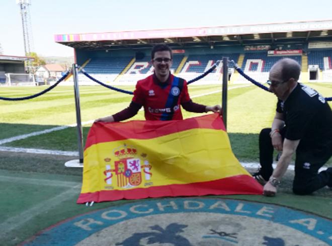 Jesús Sánchez, en el estadio del Rochdale (Foto: JS).