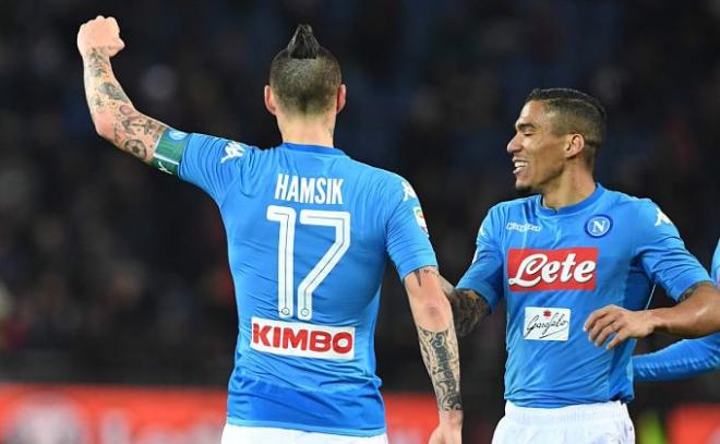 Hamsik celebra uno de los goles del Nápoles.