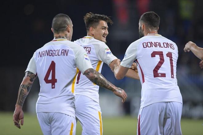 Celebración del gol de la Roma ante el Cagliari.