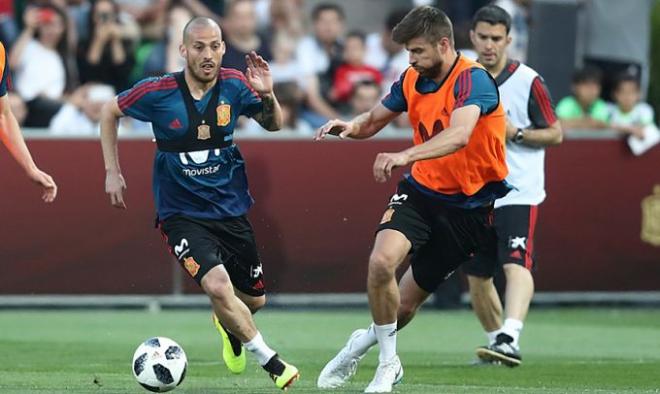 Silva y Piqué, en el primer entrenamiento de España en Krasnodar.